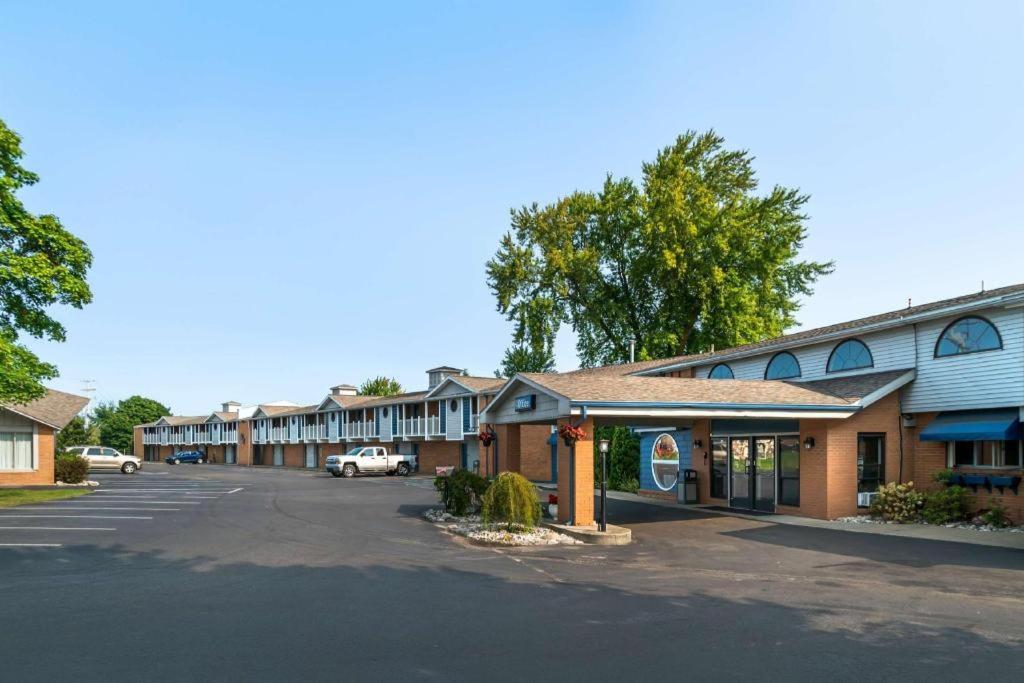 Best Western River Terrace Cheboygan Eksteriør bilde